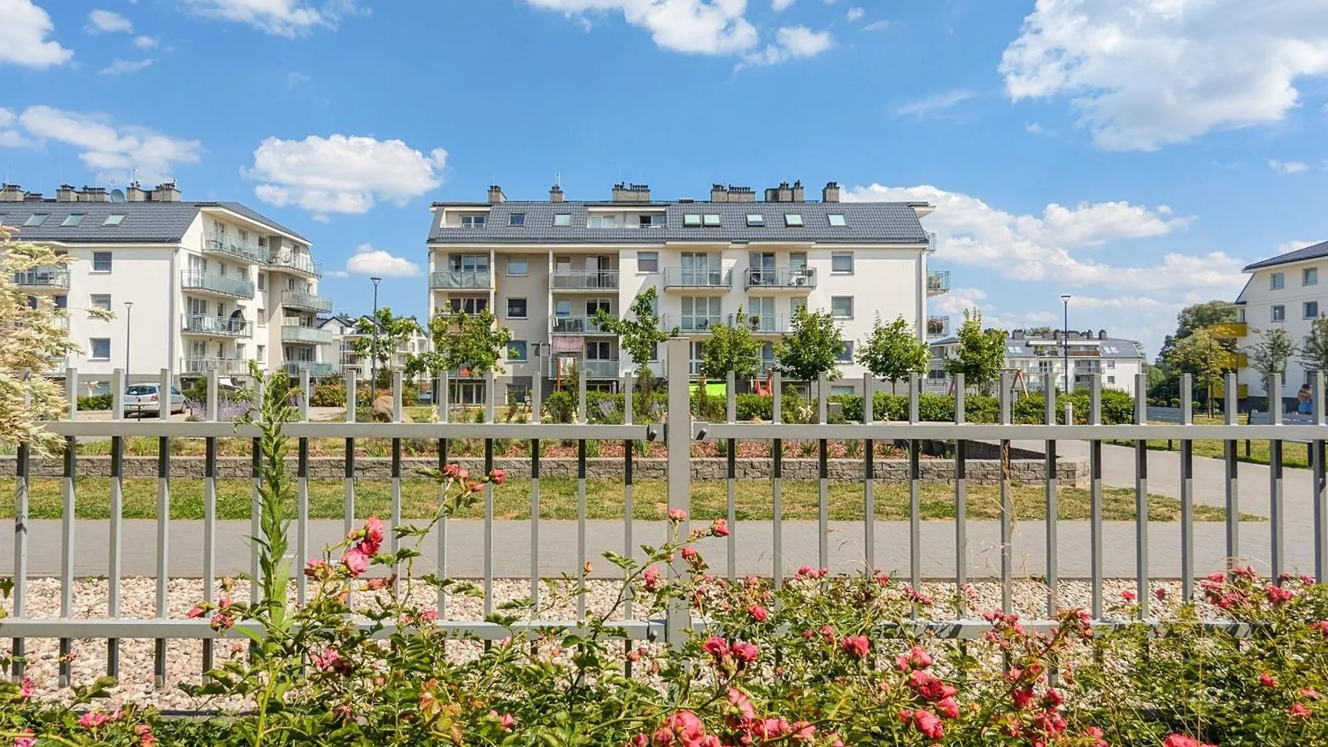 Exceptional Apartment With Charming Garden And Parking By Noclegi Renters Gdansk
