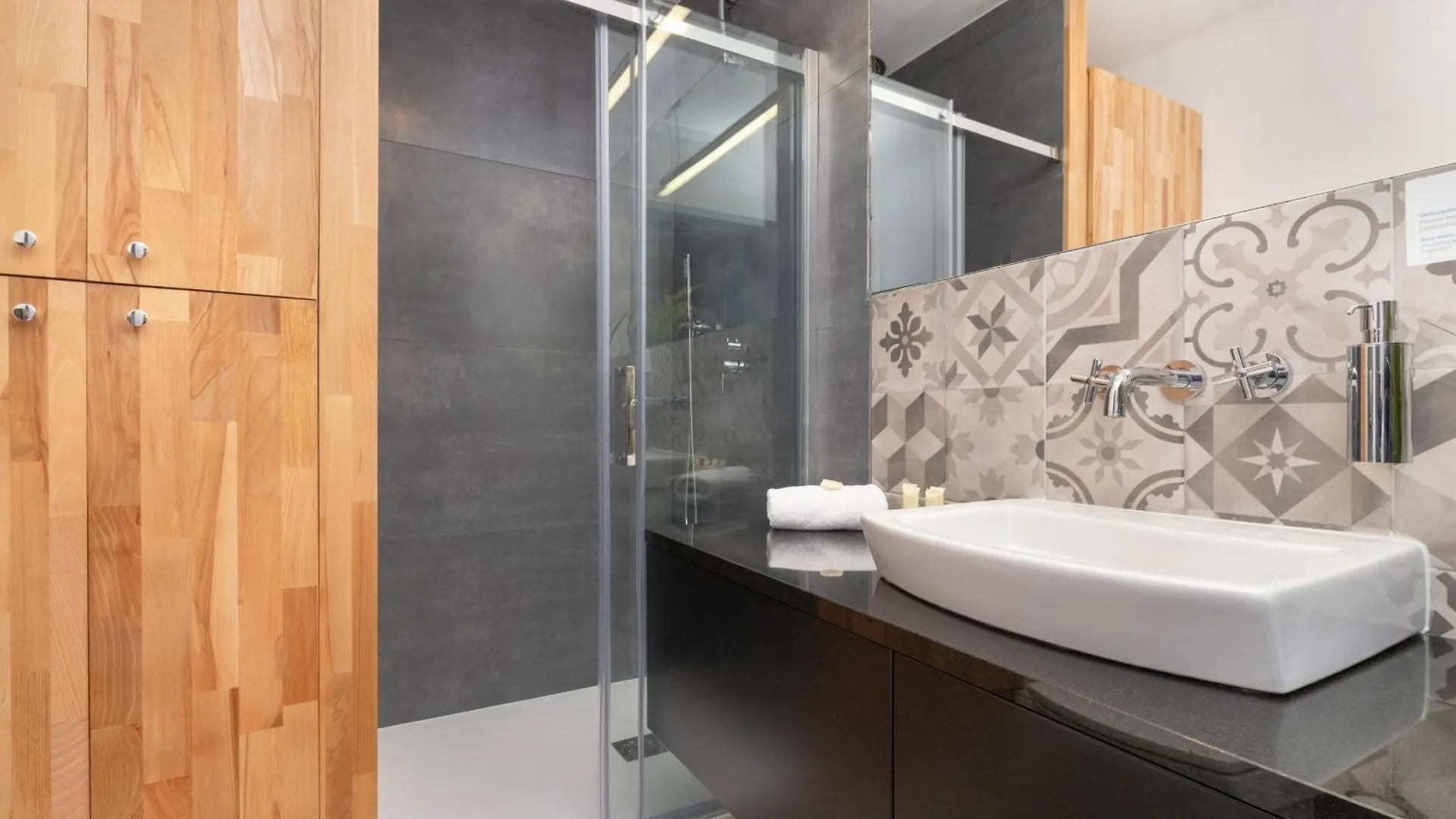 Exceptional Apartment With Charming Garden And Parking By Noclegi Renters Danzig