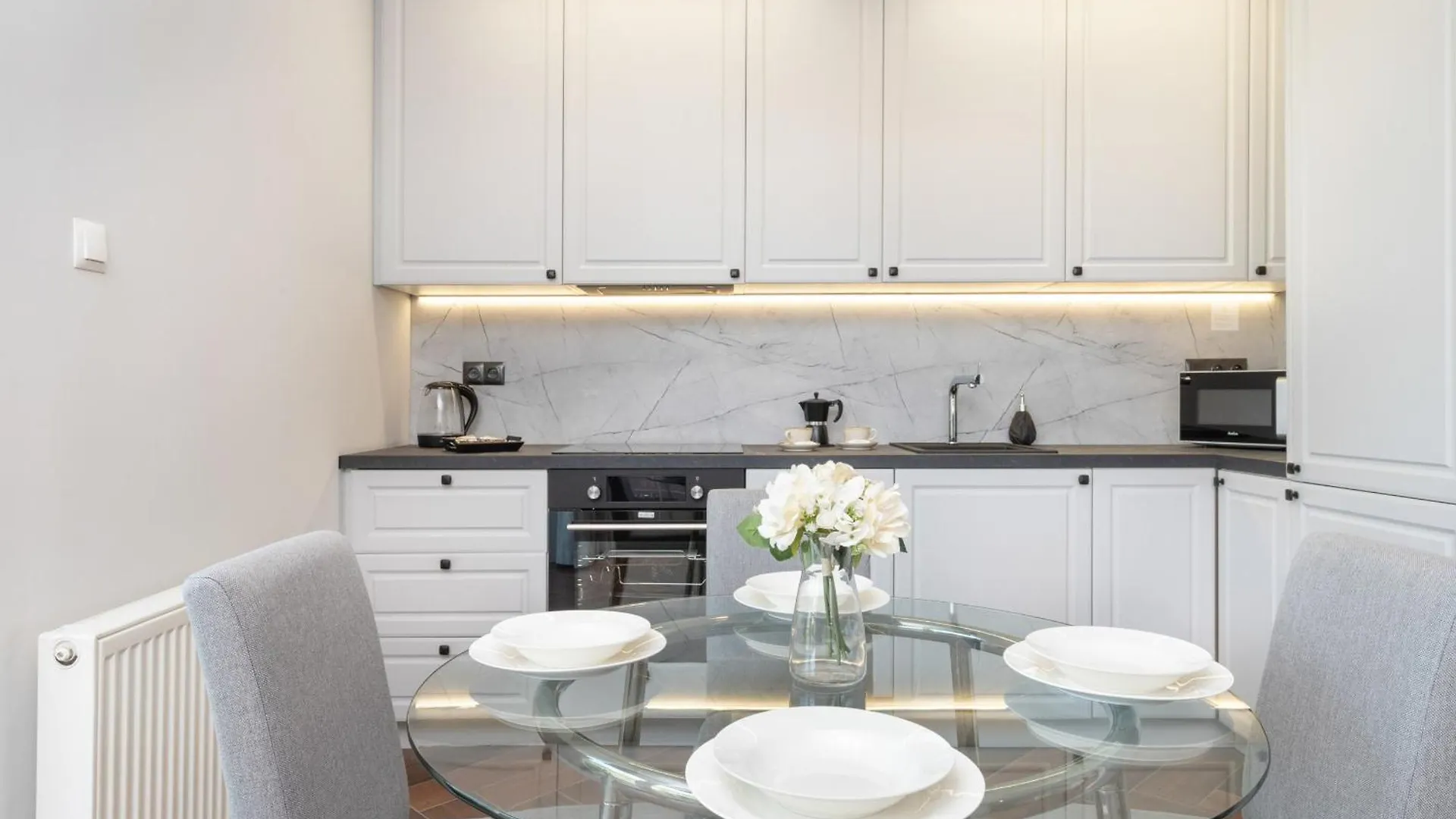Exceptional Apartment With Charming Garden And Parking By Noclegi Renters Danzig